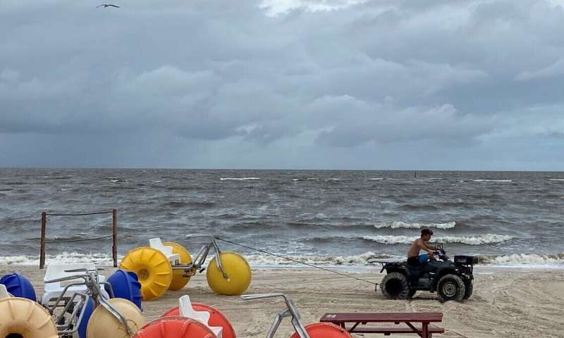 Gulf coast eyes strong but disorganized tropical weather