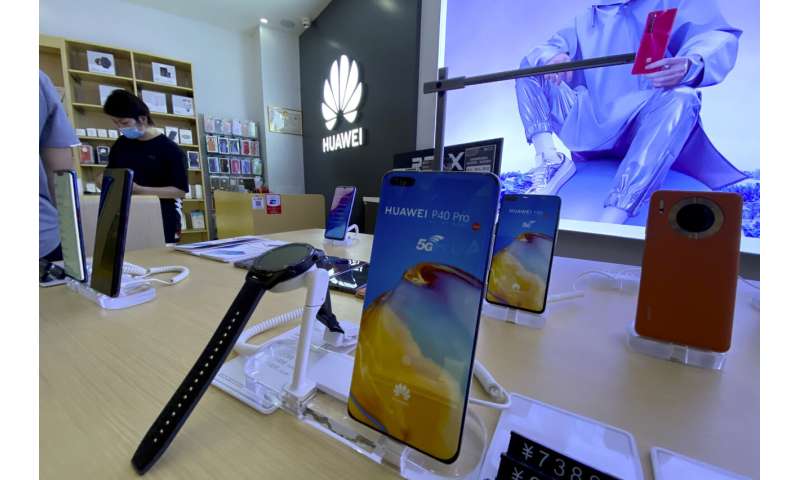 Huawei to roll out its own operating system to  smartphones