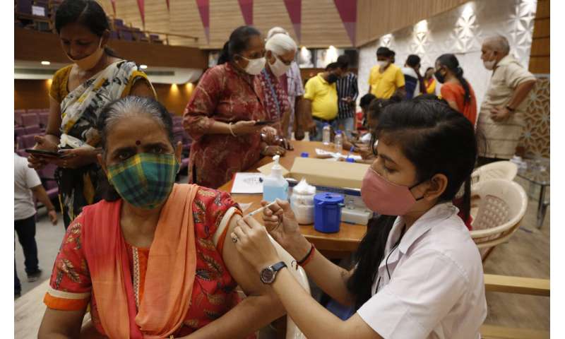 India virus death toll tops 400,000; experts say it's higher