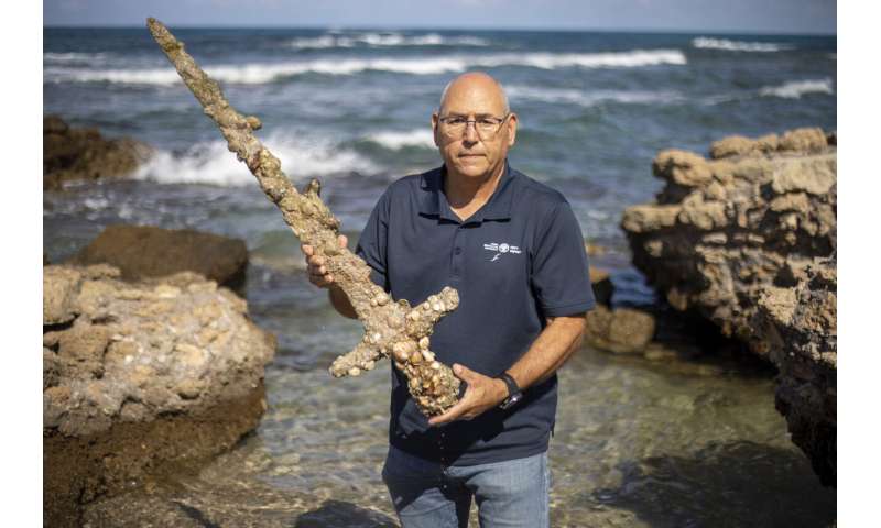 Israeli scuba diver discovers ancient Crusader sword