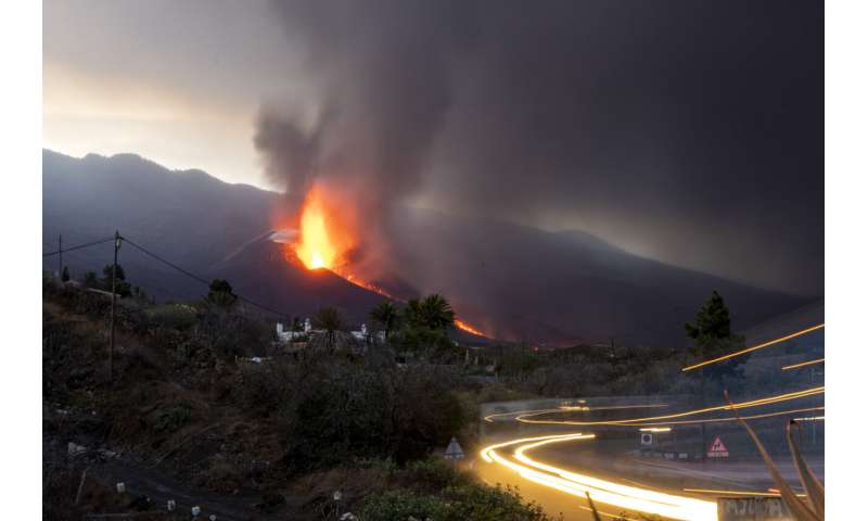 La Palma island braces for more quakes as volcano roars on