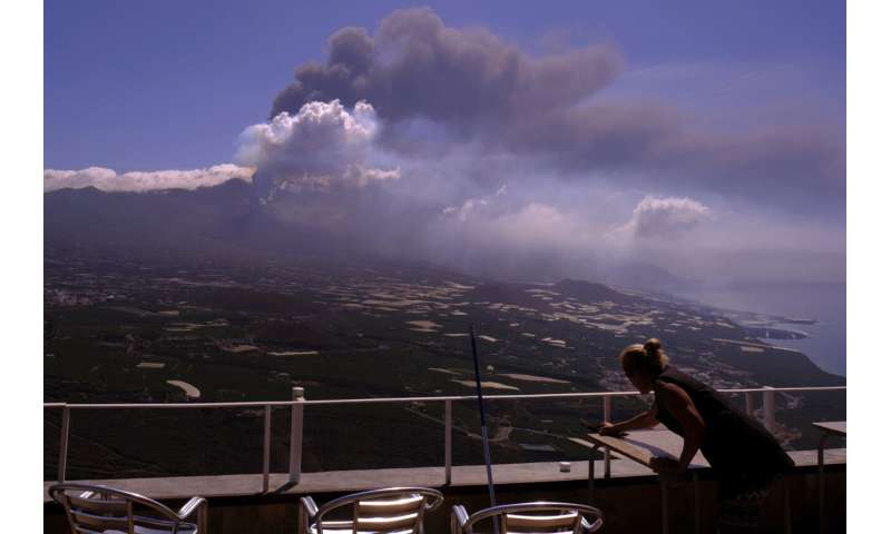 Oleada de lava de volcanes españoles tras colapso de cráter