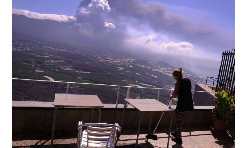 Oleada de lava de volcanes españoles tras colapso de cráter
