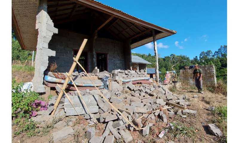 Moderate earthquake rocks Bali, killing at least 3