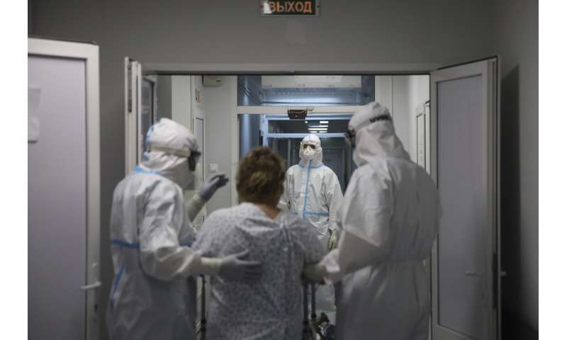 New infections hit record as Russia's COVID-19 wave persists