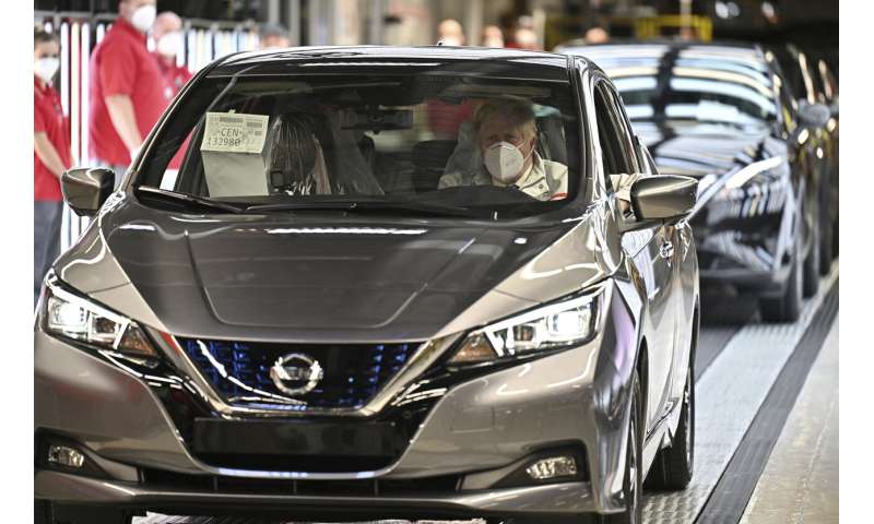 Nissan to make new electric cars, batteries in Britain