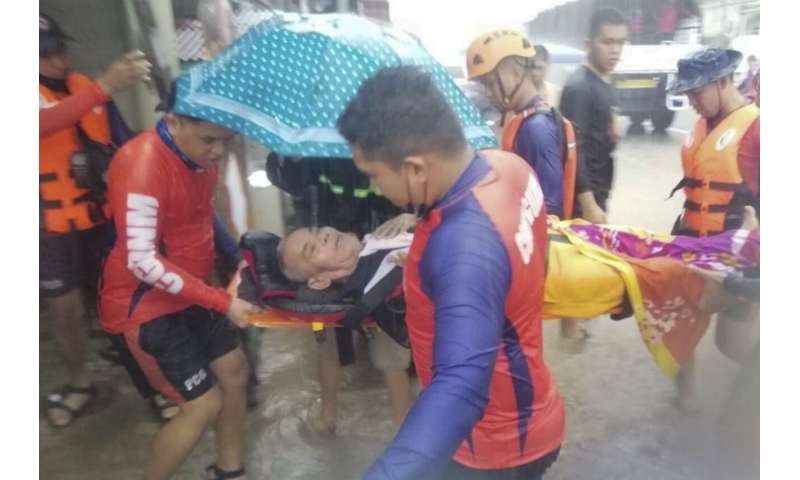 طوفان قدرتمند فیلیپین را درنوردید، نزدیک به 100000 نفر تخلیه شدند