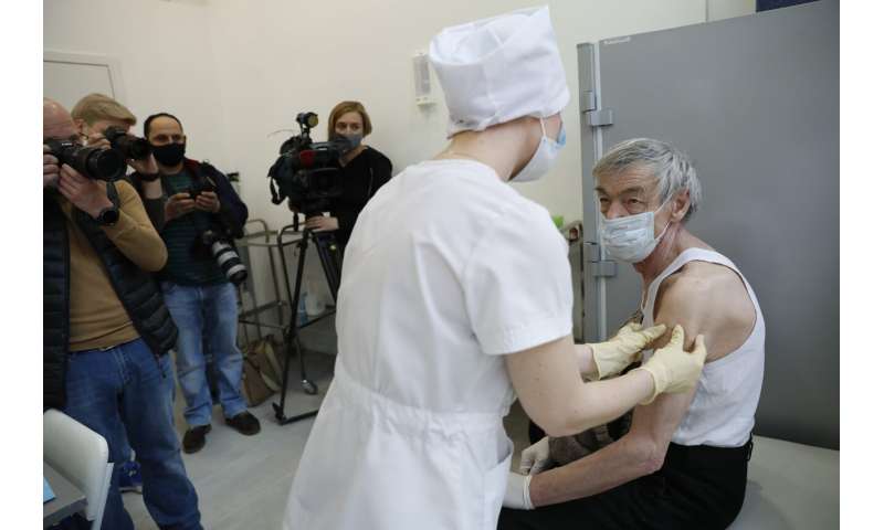 俄罗斯在COVID-19疫苗接种方面落后于其他国家