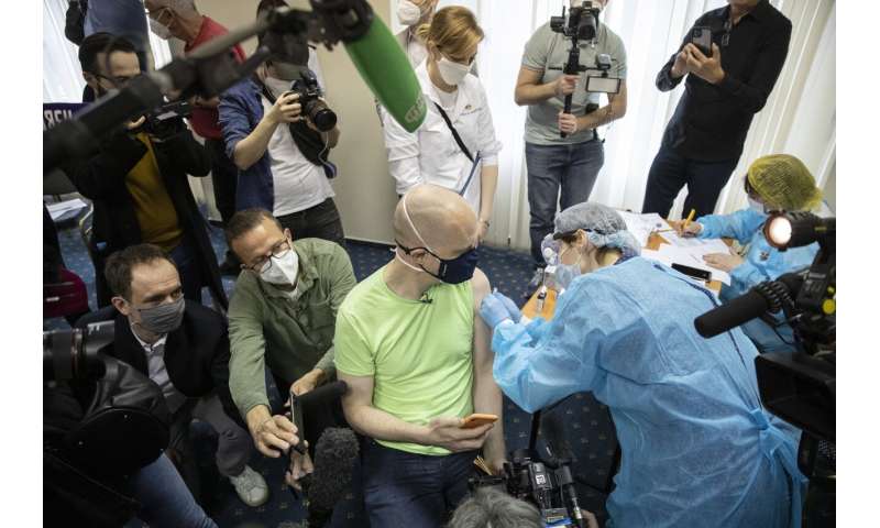俄罗斯在COVID-19疫苗接种方面落后于其他国家