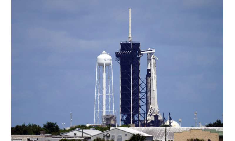 SpaceX aiming for night launch of 4 on 1st private flight