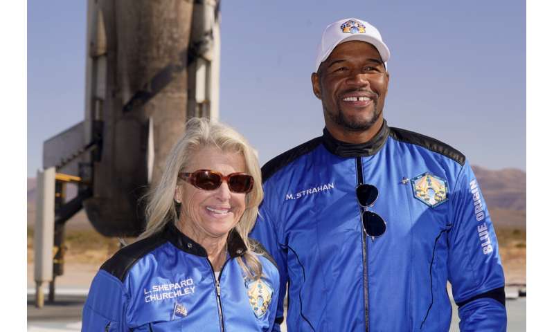 Strahan flies to space with astronaut's daughter: 'Wow!'