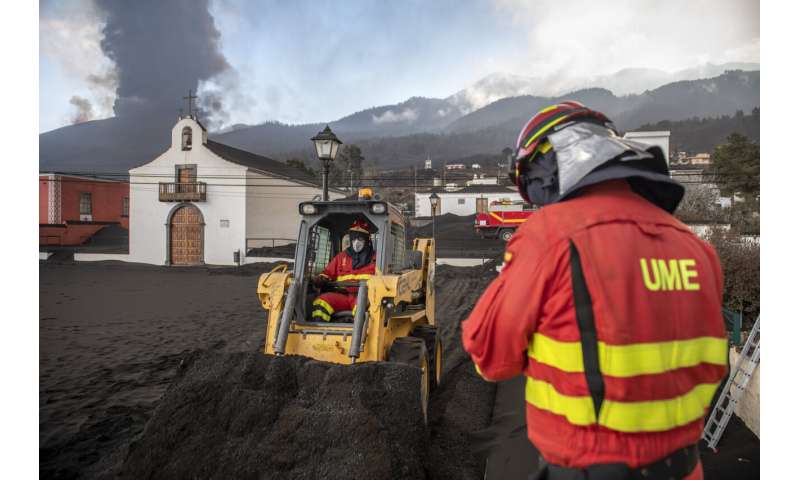 Strongest quake since volcano erupted shakes Spanish island