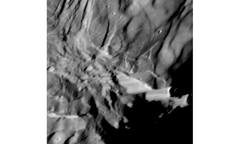 The five most impressive geological structures in the solar system