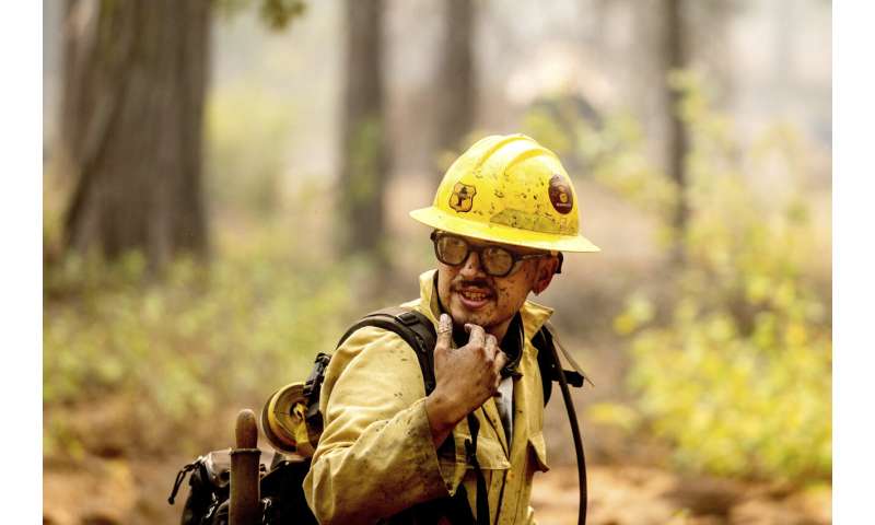 Thousands fight wildfires threatening California's sequoias