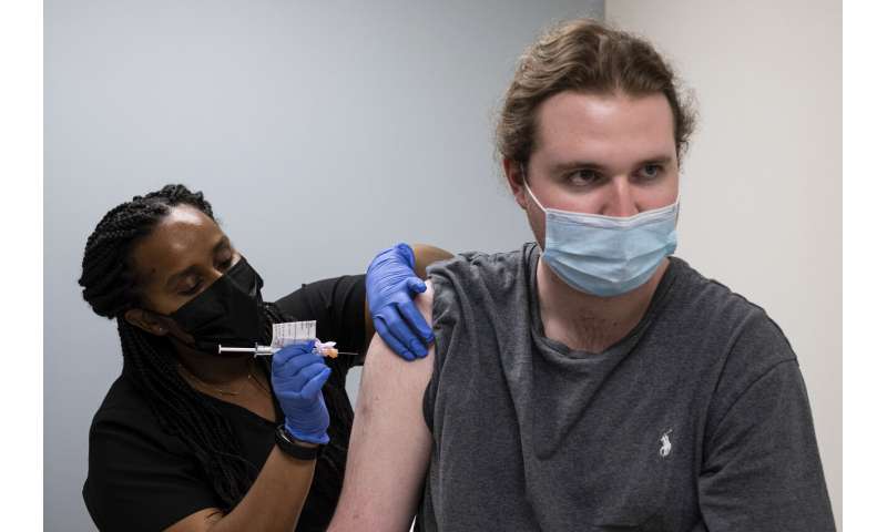 调整的Covid疫苗测试旨在抵御变体