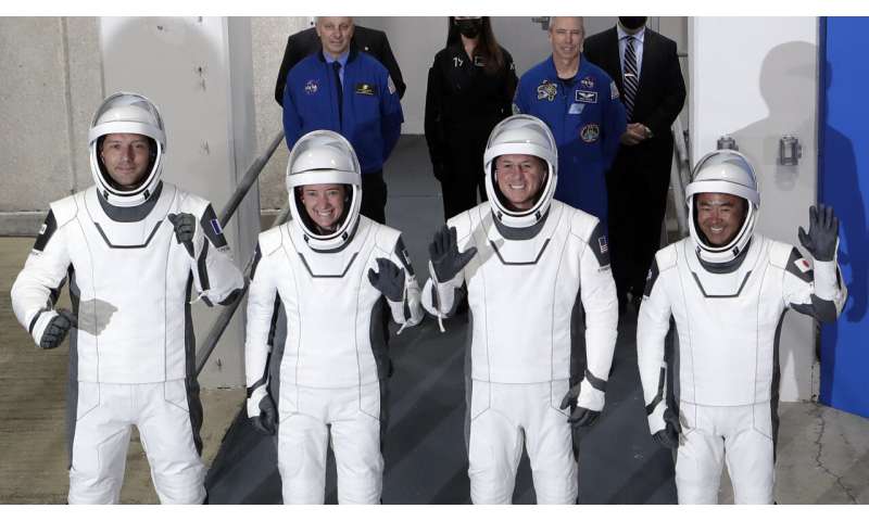 Two pilots, rocket scientist, oceanographer flying SpaceX