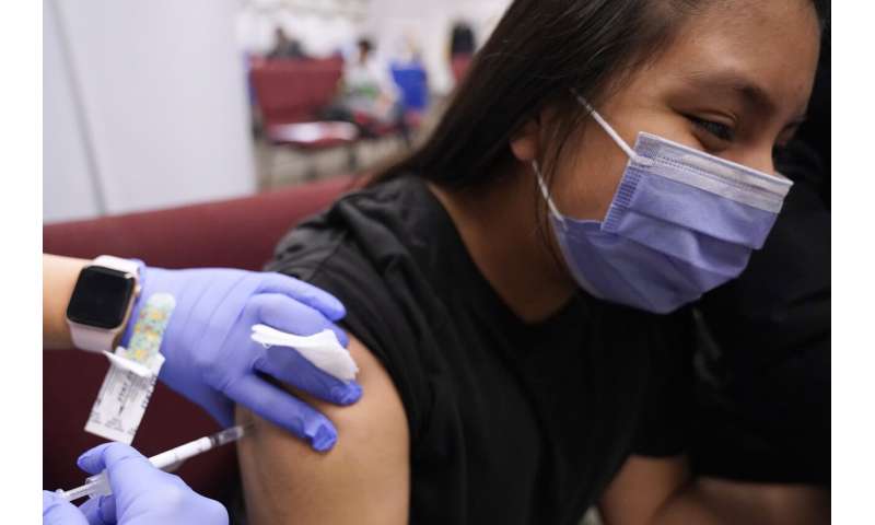 US faces a double coronavirus surge as omicron advances