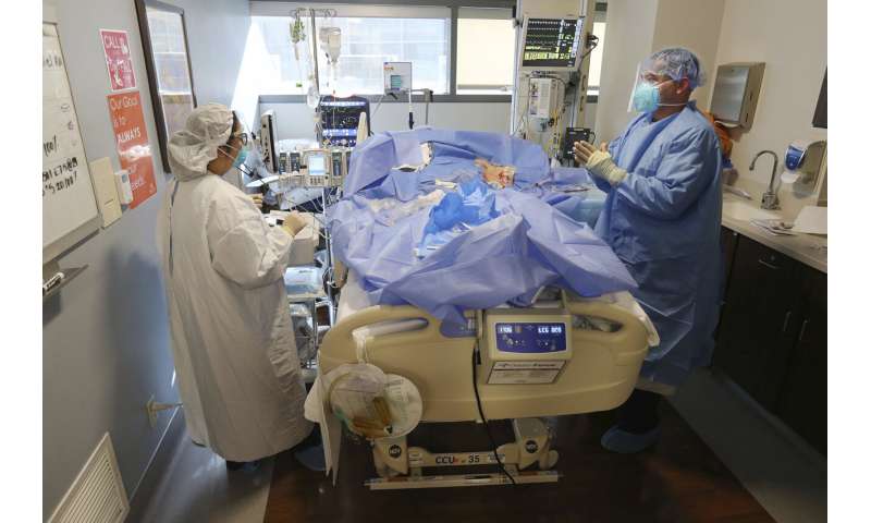 病毒迫使加州一些医院接近ICU容量