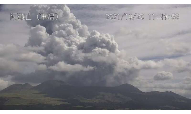 Volcano in southern Japan erupts with massive smoke column