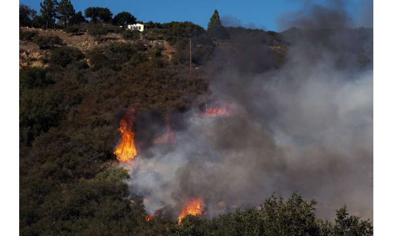 Wildfire rages in Southern California coastal mountains
