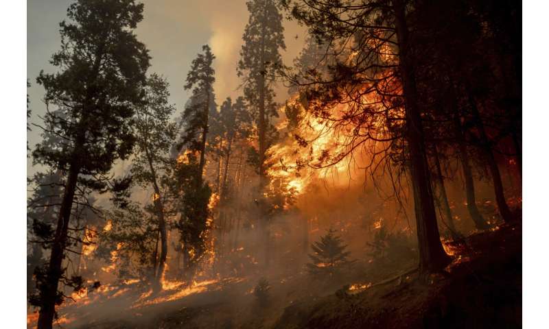 With wildfire threatening, Lake Tahoe prepares for emergency