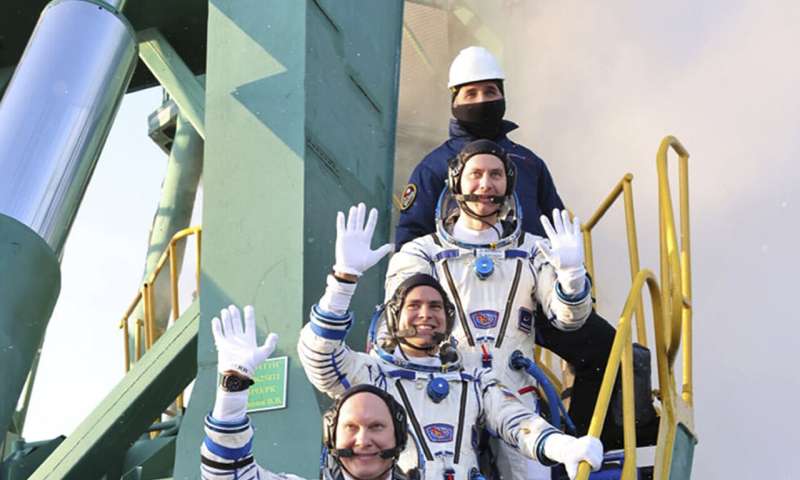 3 cosmonauts arrive at space station in yellow and blue