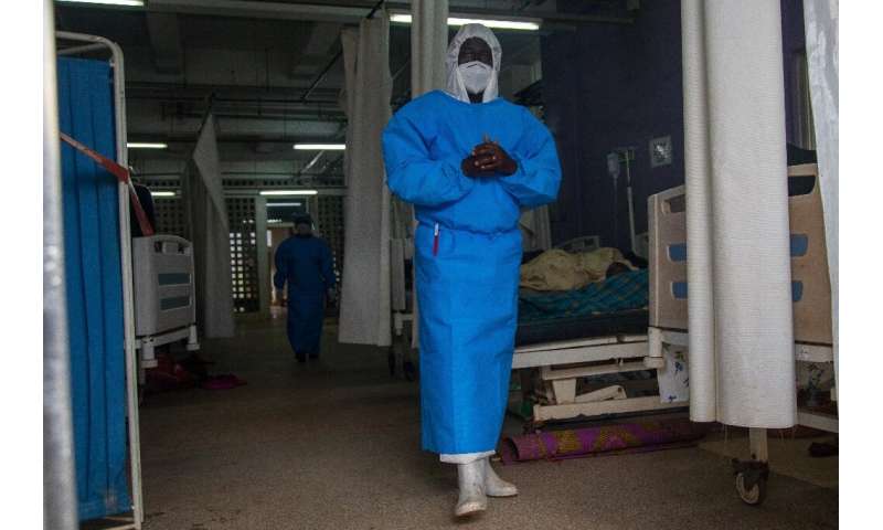 穆本德地区转诊医院埃博拉战争中的乌干达医务人员