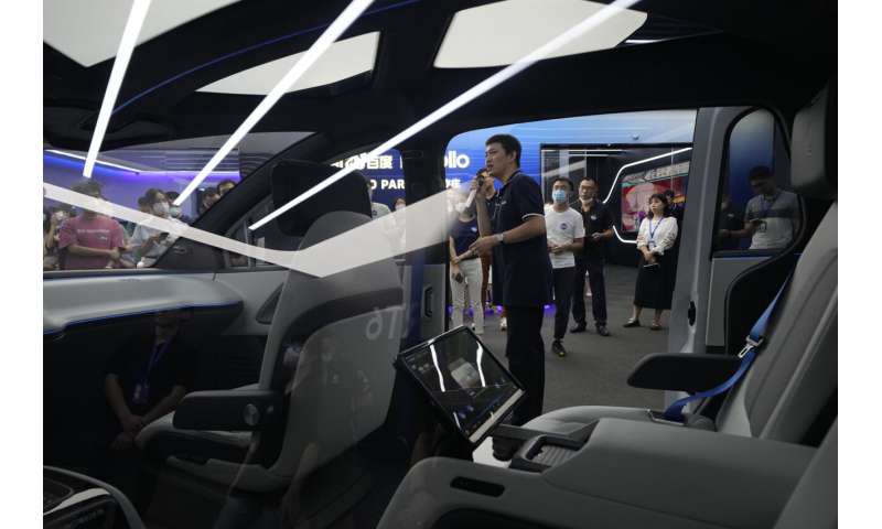 Baidu unveils latest autonomous electric vehicle: Apollo RT6