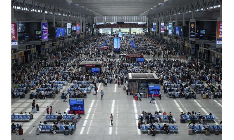 Beijing extends work-from-home order as COVID-19 cases rise
