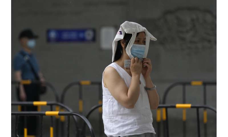 Beijing y Shanghai alivian las restricciones de COVID a medida que los brotes se desvanecen