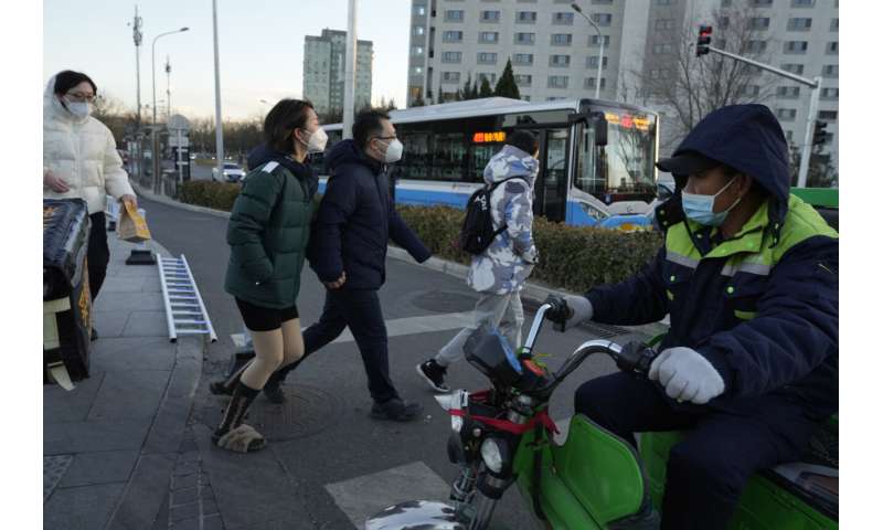 Pequim e Shenzhen descartam testes COVID-19 para transporte público