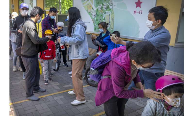 Beijing shuts dine-in services for holidays to stem outbreak
