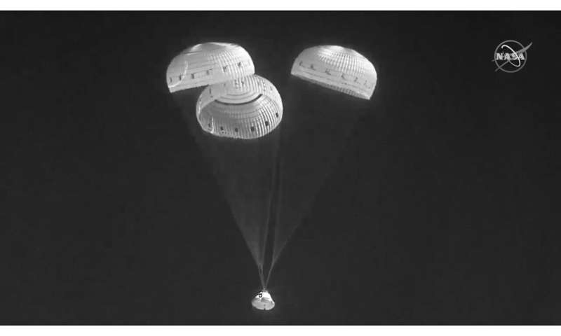 La capsule Boeing atterrit sur Terre après un shakedown spatial