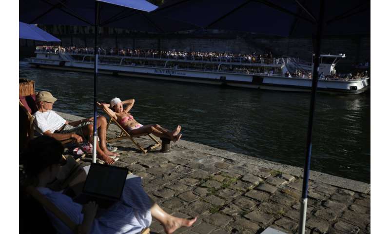 France's 2nd heat wave of the year leaves Paris sweltering