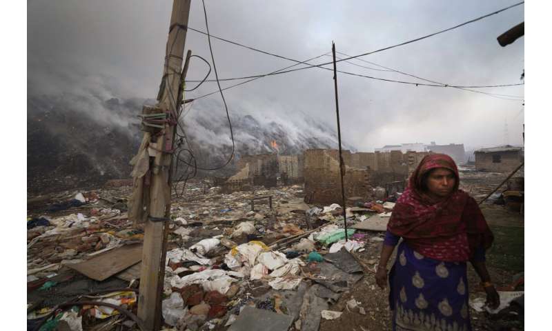 Indian capital engulfed in smoke after landfill catches fire