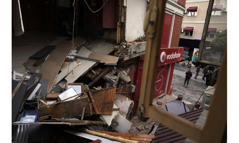 Magnitude 5.9 earthquake hits northwest Turkey, 68 injured