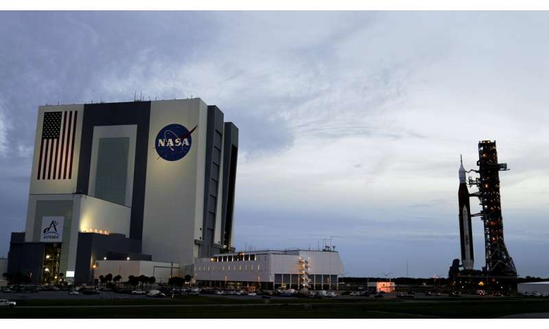 El cohete lunar de la NASA está de vuelta en el hangar y no es probable que se lance hasta el 4 de noviembre.