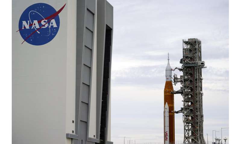 El cohete lunar de la NASA está de vuelta en el hangar y no es probable que se lance hasta el 4 de noviembre.