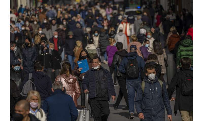 Outdoor mask mandate ends in Spain, Italy to follow suit