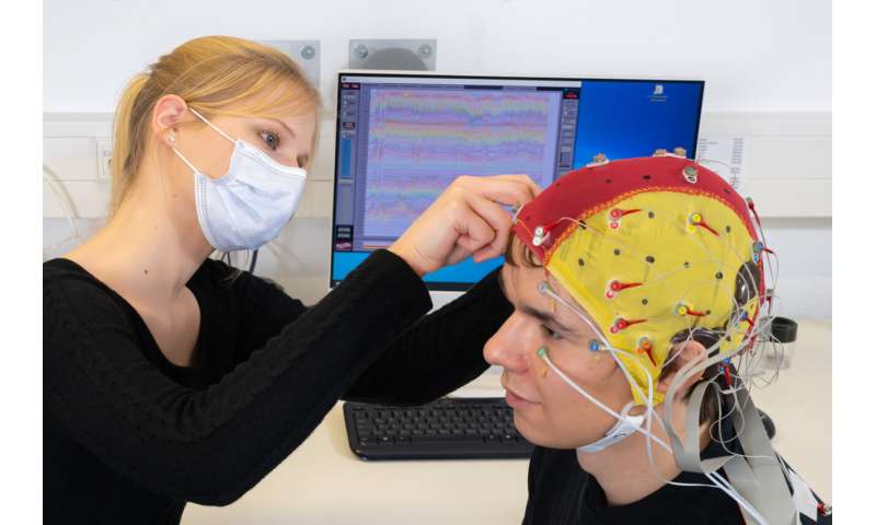 People with hearing prostheses use timbre of voice to recognise emotions