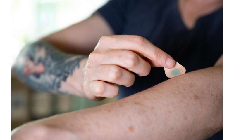 研究人员开发出可以自我管理的无痛纹身