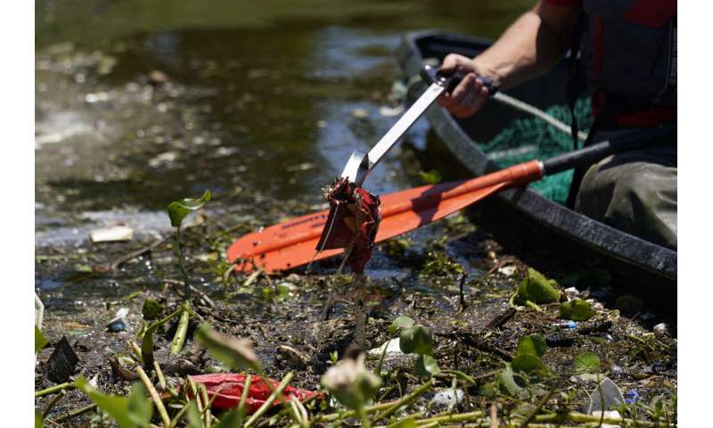 River trash traps chew at huge ocean plastics problem