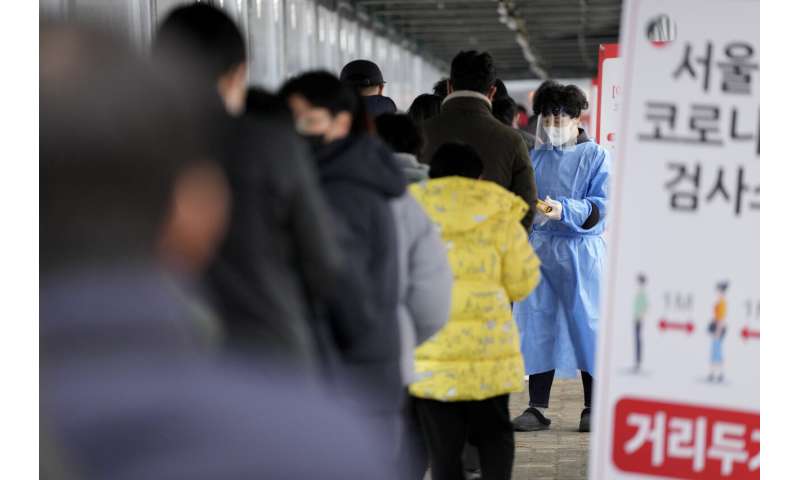 S. Korea sets high of 8,000 new virus cases ahead of holiday