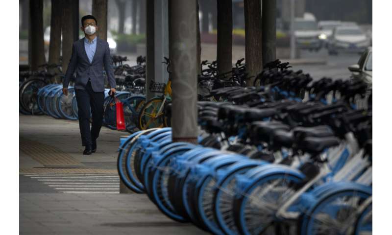 Shanghai disinfects homes, closes all subways in COVID fight