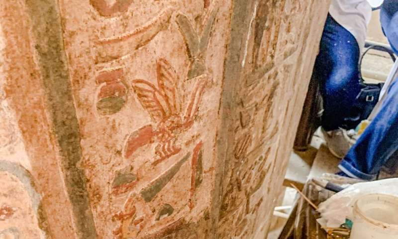 Esna'daki Khnum Tapınağı'nda keşfedilen muhteşem tavan freskleri