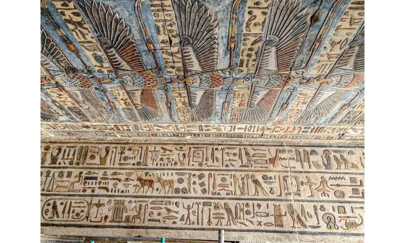 Mısır Tapınağında 2000 Yıllık Tozun Sakladığı Tavan Freskleri Ortaya Çıkarıldı