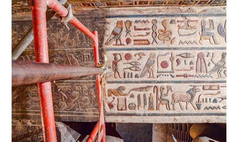 Esna'daki Khnum Tapınağı'nda keşfedilen muhteşem tavan freskleri