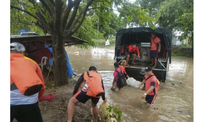 Storm leaves 3 injured, thousands displaced in Philippines