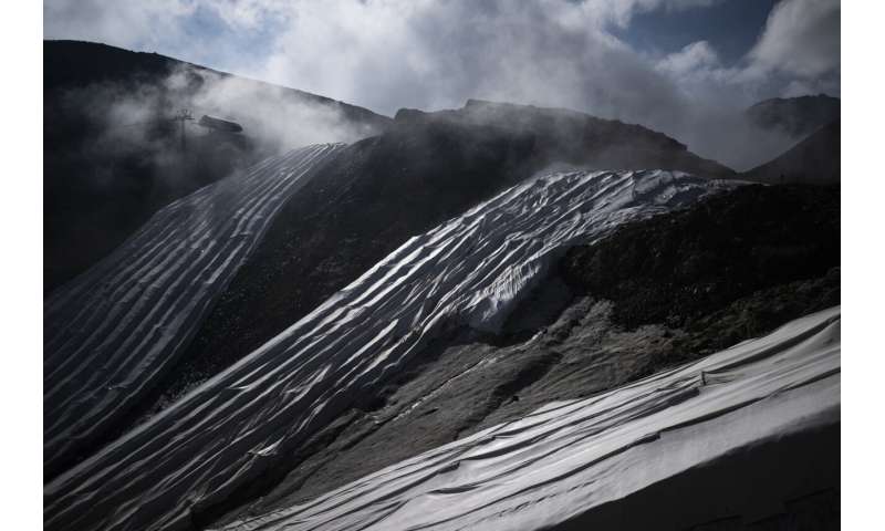 Studi: Sudah menyusut setengahnya, gletser Swiss mencair lebih cepat