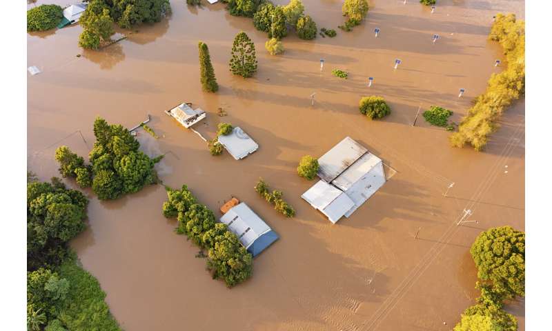 Thousands evacuate worst Australian floods in over a decade